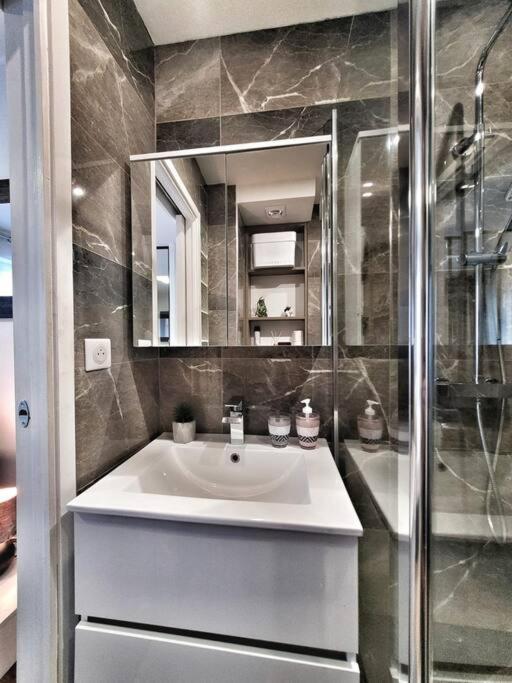 Love Room A Cannes - Appartement 25M2 Pour 2 Personnes Avec Un Jacuzzi Prive Exterior foto
